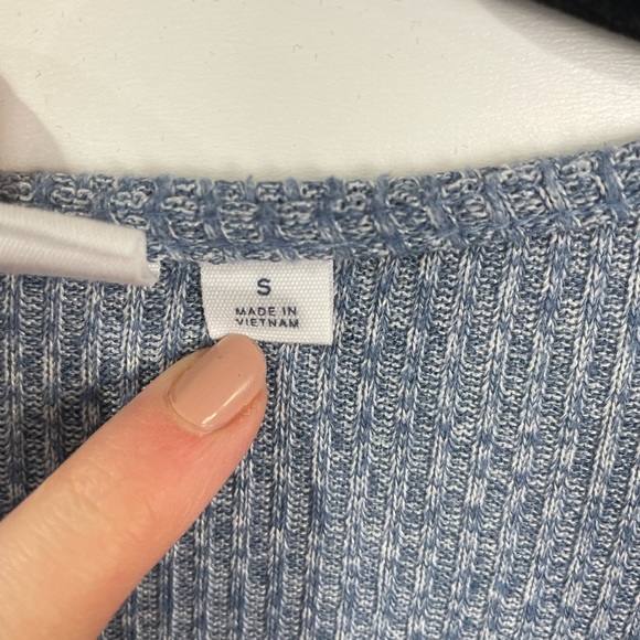 GAP Light Blue Long Sleeve Small Women’s - Picture 4 of 6